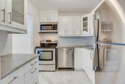 2 Bedrooms n Solarium in Cooksville Mississauga