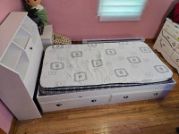 Base de lit simple avec 2 tiroirs et tête de lit avec rangement
