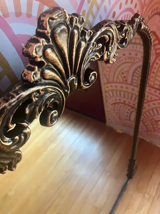 Mirror - Decorative Wall Mirror in Home Décor & Accents in Edmonton - Image 3