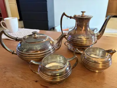 James Dixon & Sons Sheffield vintage silver-plated tea service Includes: teapot, a hot water pot (or...
