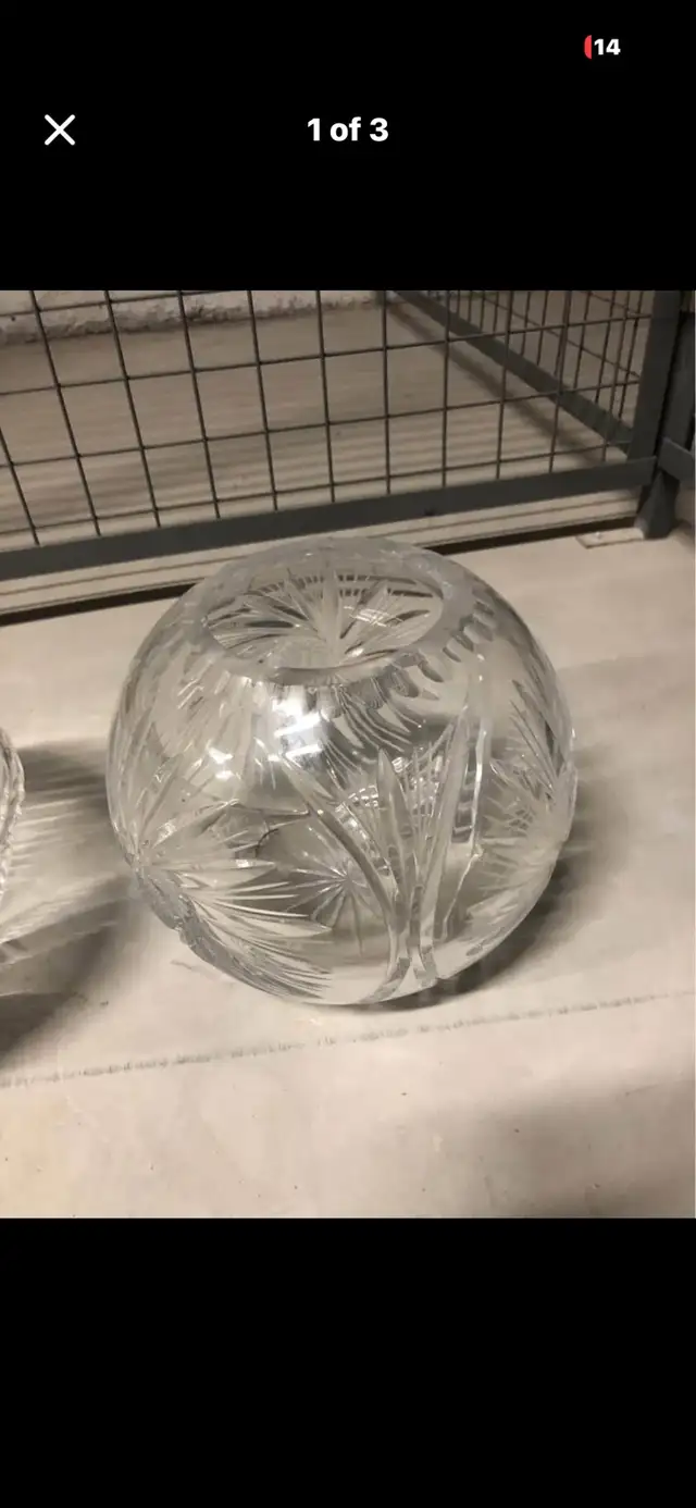 Crystal bowl and vase pin wheel in Kitchen & Dining Wares in Laval / North Shore - Image 4