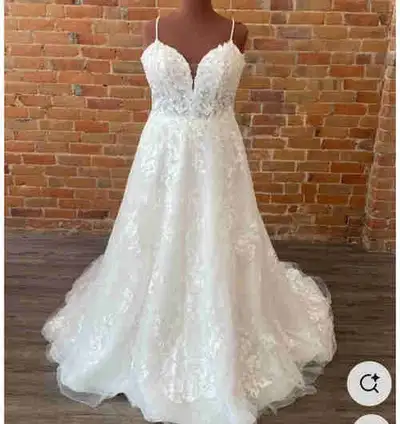 Stella York 7404 size 16 wedding dress, in excellent new condition Designer: Stella York Style Numbe...