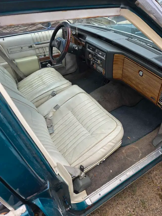 1984 Cadillac Fleetwood *Low KM* in Classic Cars in Kelowna - Image 7