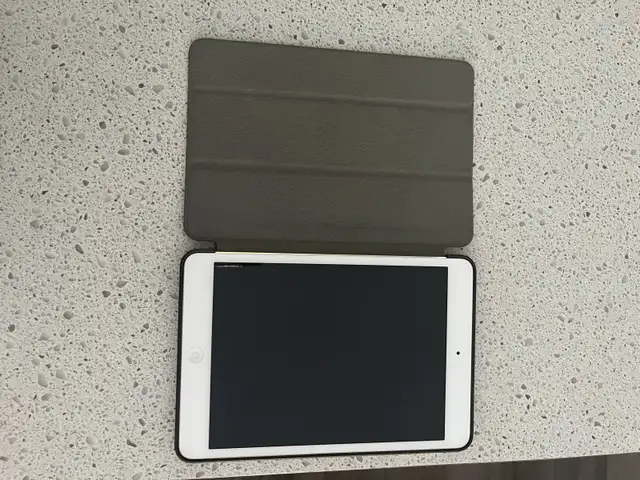 All Original Apple iPad Mini 1st Gen 16gb in iPads & Tablets in Napanee - Image 3