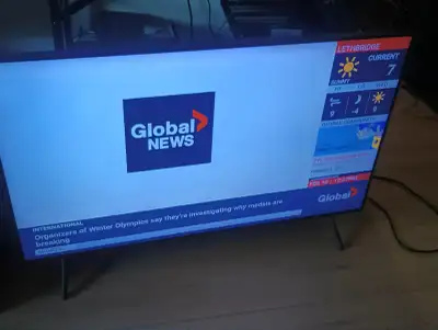 Samsung 43" Smart tv in good condition for sale. Comes with remote. Priced at $140