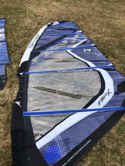 Voile de planche à voile Aerotech Sails AIR-X comme neuve 2/3 sortie seulement Ces voiles allient fr...