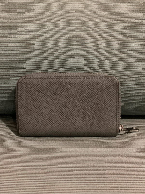 Authentic Louis Vuitton Taiga Zippy Zip Around Mini Wallet Purse in Women's - Bags & Wallets in Ottawa