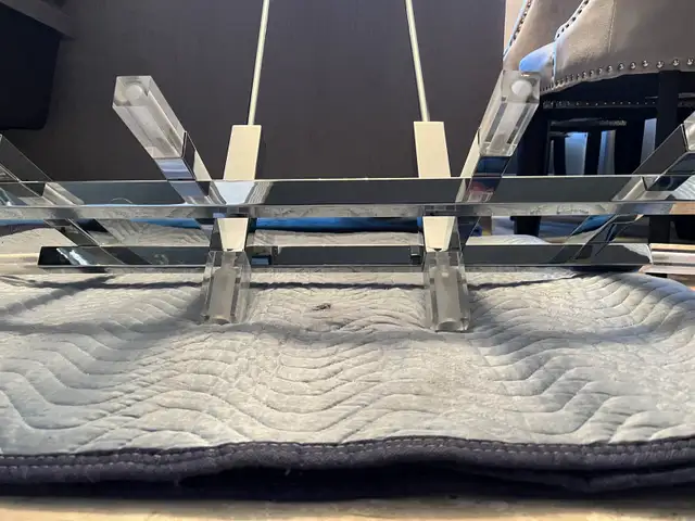 Modern Chandelier in Indoor Lighting & Fans in Markham / York Region - Image 4