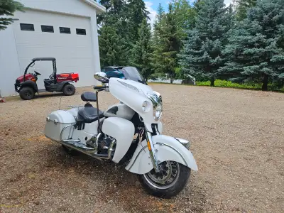 One owner, 36,000 kms. White smoke color. Thunderstroke 111 cu in engine, 1811 cc. Full lowers, heat...