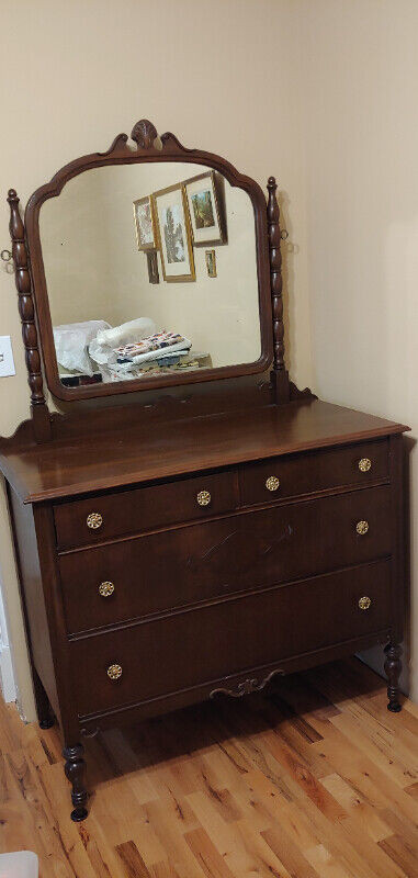 Antique Dresser with Mirror in Dressers & Wardrobes in Cambridge