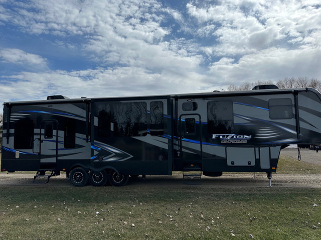 Keystone fuzion chrome  in Travel Trailers & Campers in Brandon