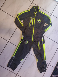 Boys size 6 Adidas track suit. Like New. Excellent condition
