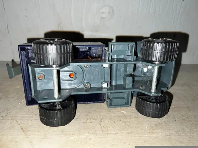 2 VINTAGE TONKA TRUCKS - MILITARY JEEP / TOW TRUCK IGUANA TOWING in Arts & Collectibles in Mississauga / Peel Region - Image 11
