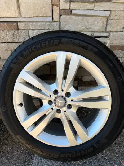 Mercedes-Benz Rim with Michelin Primacy Tour A/S 255/50/R19 Total Performance Tire. Only used 1 summ...
