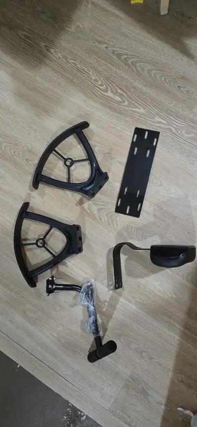 Rear child seat with wheel covers to protect feet, View more