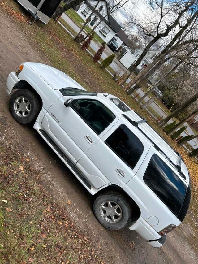 2004 Yukon Denali in Cars & Trucks in Barrie