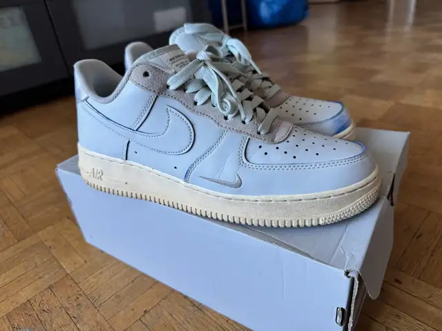 Nike Devin Booker x Air Force 1 Size 9 in Men's Shoes in Markham / York Region - Image 3