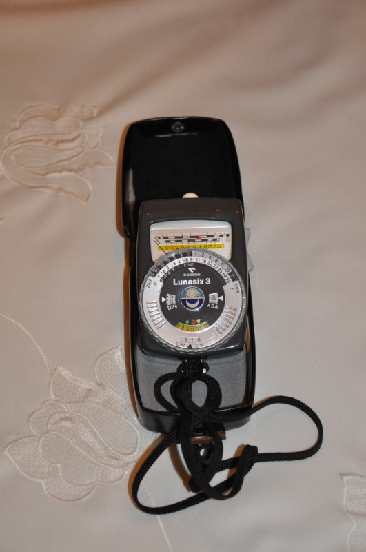 Gossen LunaSix 3 light meter in Cameras & Camcorders in Barrie