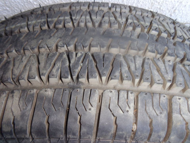 265/70/16 tire m/s lots tread good for spare $50 firm as is in Tires & Rims in Thunder Bay - Image 2