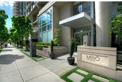 Monthly Rent: 2450. Floor: 4th floor Area: 574 sf Bedrooms: 1 + den Bathrooms: 1 Solarium Flooring:...