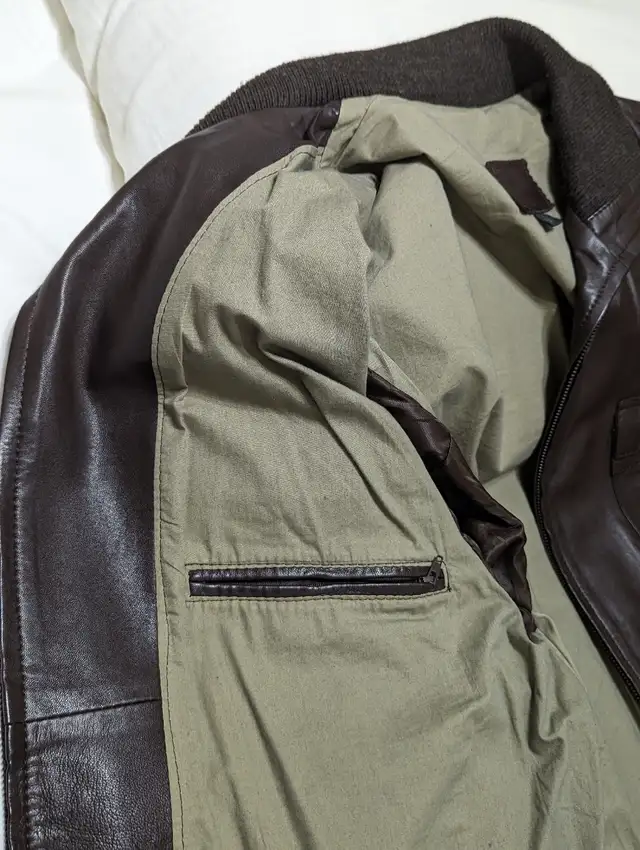 Blouson en cuir brun in Women's - Tops & Outerwear in Laval / North Shore - Image 5