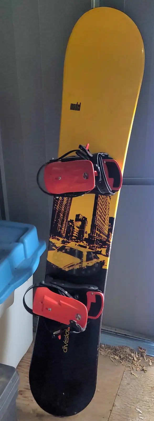 Dynastar exclusive paradise mountain skis- Division 23 snowboard in Snowboard in Red Deer - Image 8