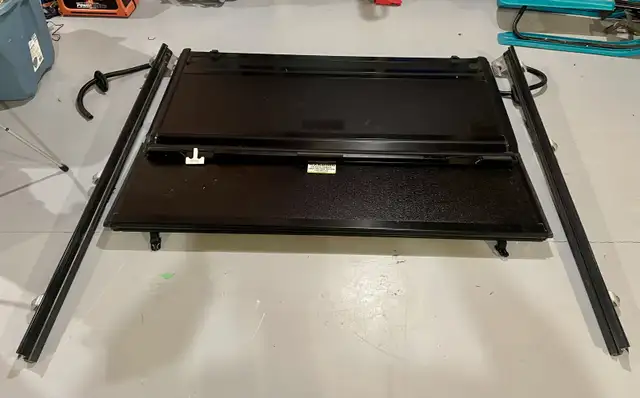 Ford Ranger Tri fold hard tonneau cover in Other Parts & Accessories in Owen Sound - Image 3