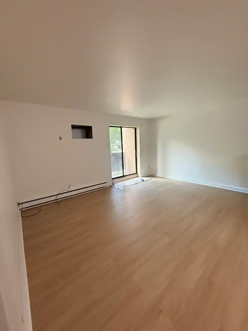 Beautiful 2-Bedroom Apartment – Cameron Ave, Windsor Welcome home to this bright, stylish and beauti...