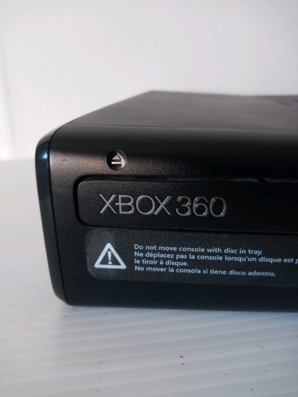 Microsoft XBOX 360 Model: 1439 Console W/ 2 Controllers & Cords dans Autre  à Ville de Montréal - Image 3