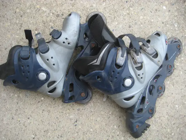 roller blades size 7 and 8, knee pads wrist guards in Skates & Blades in Winnipeg - Image 7