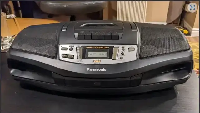 Panasonic RX-DS16 XBS AM/FM Cassette CD Player Radio Boombox in Stereo Systems & Home Theatre in City of Toronto - Image 2