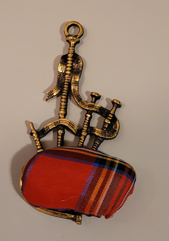 Vintage Rare Scottish Brass Bagpipe Ornament with Red Tartan in Arts & Collectibles in Oshawa / Durham Region - Image 2