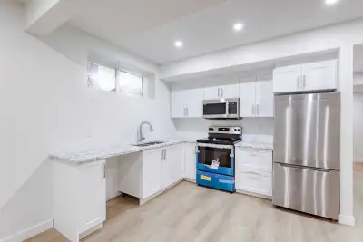 ****Beautiful 2 Bed 1 - Bath Legal Secondary Basement Suite for rent in Windermere - Available now *...