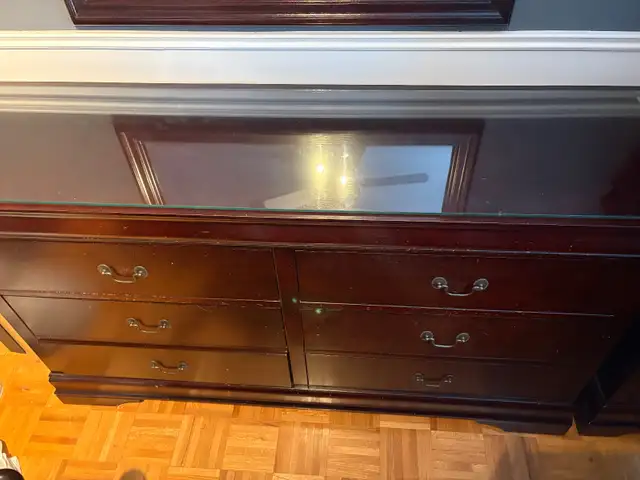 Ensemble de meubles en bois pour chambre à coucher in Dressers & Wardrobes in Longueuil / South Shore - Image 2