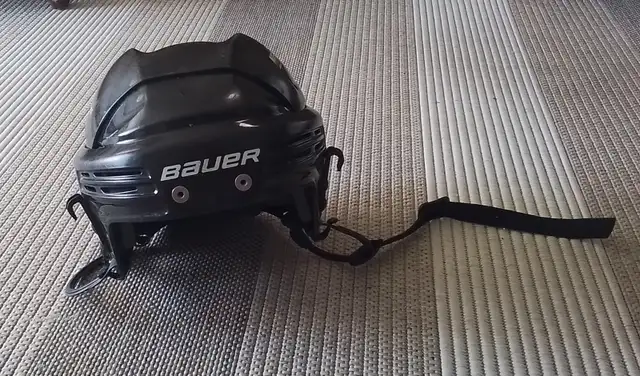 Five Helmets, Elbow Pads, Shin Guards in Hockey in Edmonton - Image 7