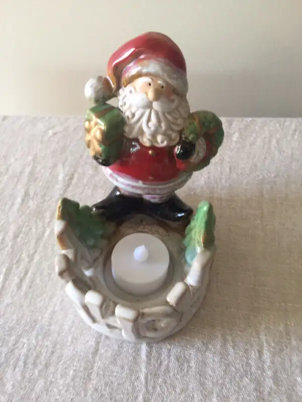 CHRISTMAS SANTA CANDLE HOLDER in Home Décor & Accents in Edmonton - Image 4
