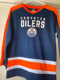 Excellent condition Oilers jersey/top