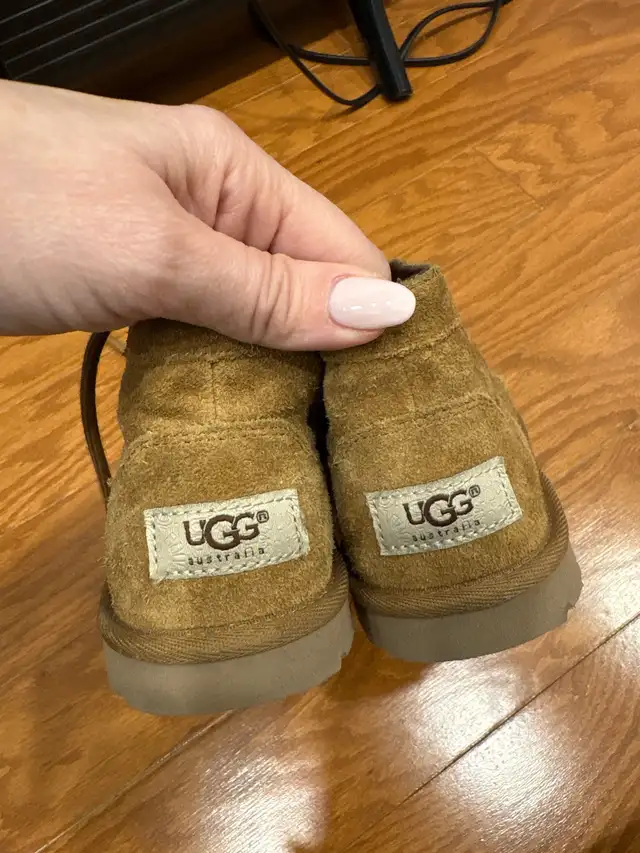 Ugg Kids Shoes in Kids & Youth in Markham / York Region - Image 3