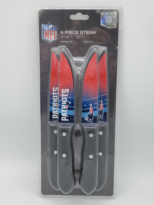 Official NFL Patriots 4 Piece Steak Knife Set brand new/couteaux dans Autre  à Ouest de l’Île
