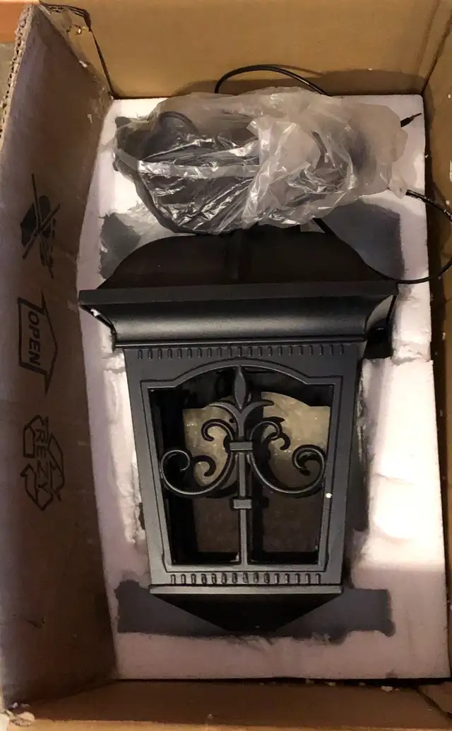 NEW Outdoor light/Chandelier - $55.00 - Cash & Pick up - Finch in Outdoor Lighting in City of Toronto - Image 2