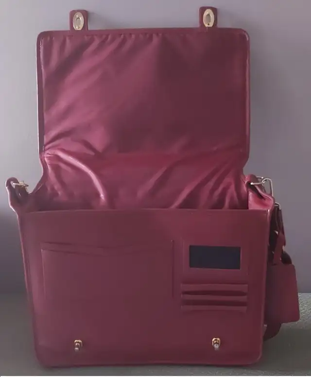 TARGUS LEATHER LAPTOP/SATCHEL BAG in Laptop Accessories in Markham / York Region - Image 5