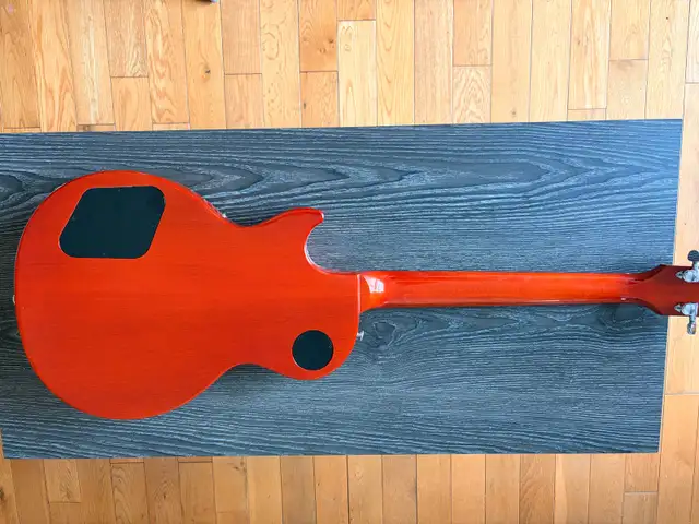 Les Paul Gibson Tangerine Burst in Guitars in Kingston - Image 6