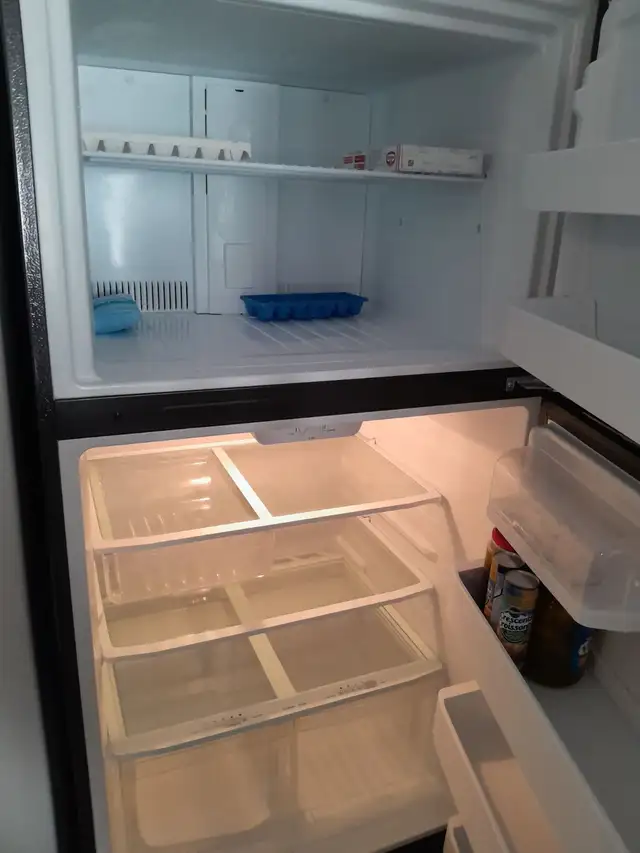 room rental and studio in Room Rentals & Roommates in Owen Sound - Image 7