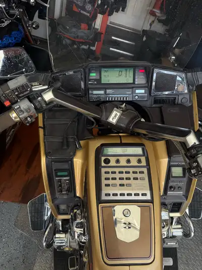 Mint condition Goldwing 1200 with 160 kkms. 10th anniversary model LTD. Was sitting for decade and n...