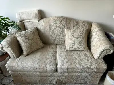 Love Seat Very Good Condition, View more