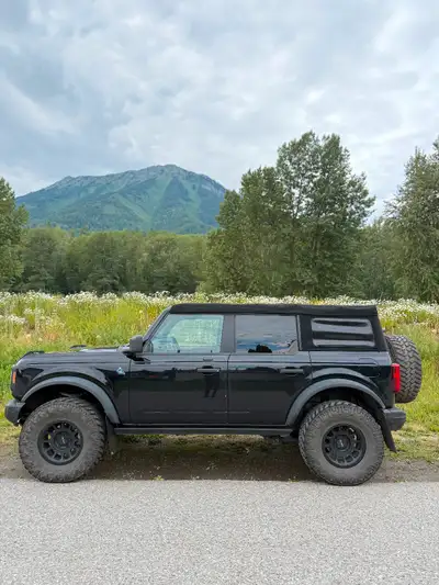 2022 Ford Bronco Black Diamond Soft top 2.3L Ecoboost turbo 4 cylinder Leather, heated seats, power...