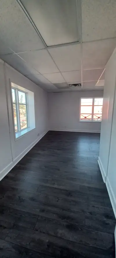 À Louer : Local Commercial – 225 pi² Emplacement idéal sur Taschereau à LeMyon, proche des ponts. Si...