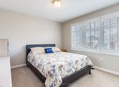 Sharing Room in Girls only House- Airport Rd & Bovaird