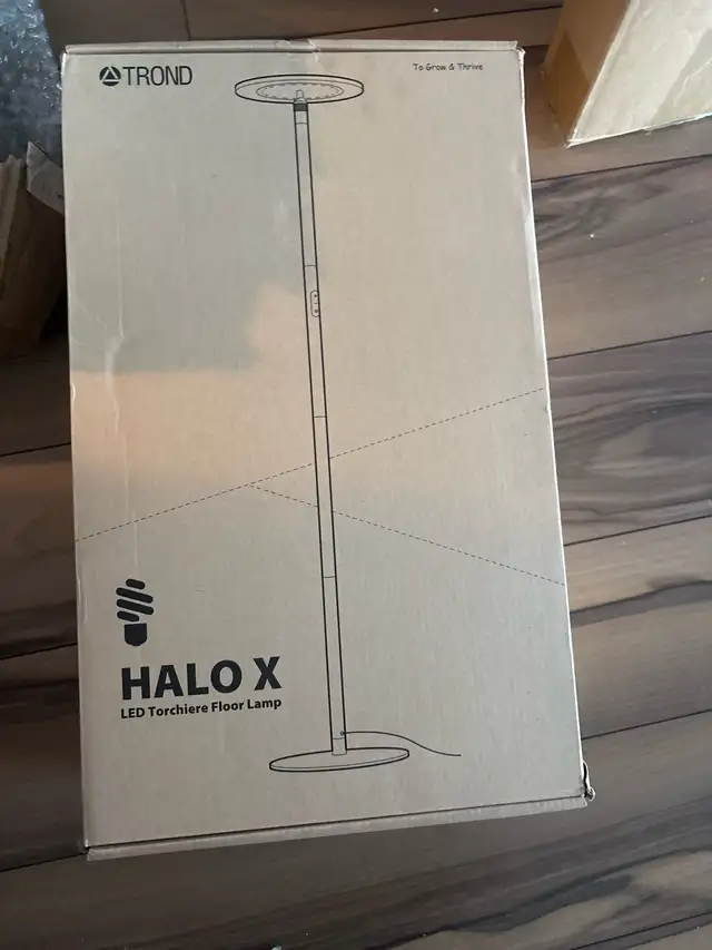 Trond LED Floor Lamp in Indoor Lighting & Fans in Markham / York Region - Image 2