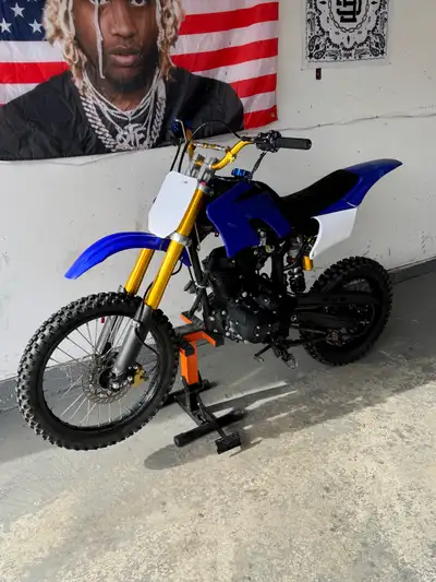 Very Clean 150cc Dirtbike for sale - 150cc Powerfull engine - 5 Gears - Manual - 4 stroke very easy...